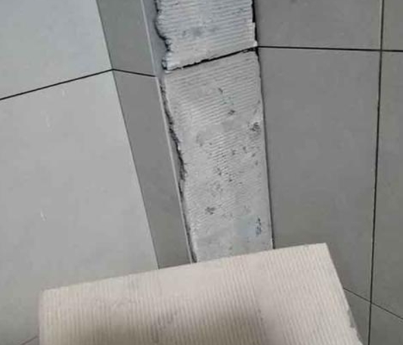 吉首瓷砖空鼓维修公司分享下厨房瓷砖脱落的补救措施。